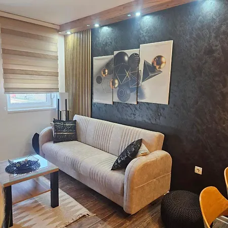 Apartman Lena *